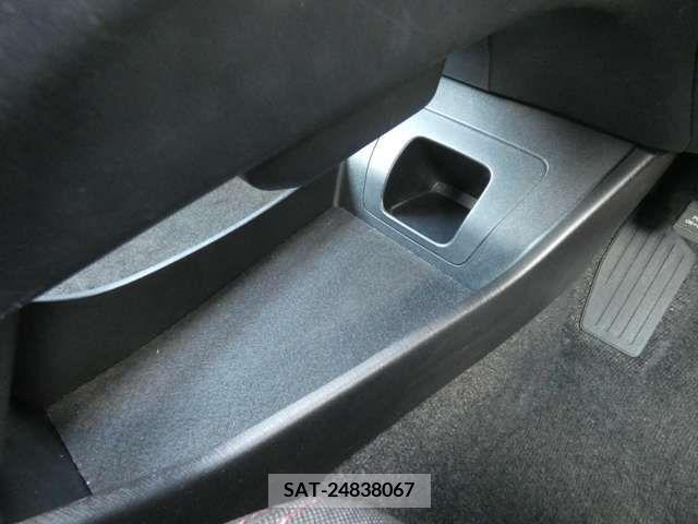 Toyota PRIUS 2013-01 393398-18