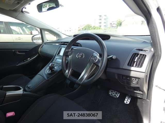 Toyota PRIUS 2013-01 393398-9