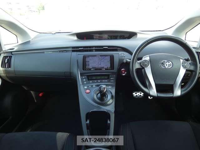 Toyota PRIUS 2013-01 393398-1