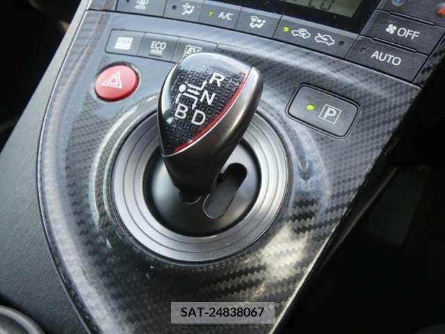Toyota PRIUS 2013-01 393398-15