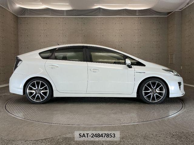 Toyota PRIUS 2013-08 240667-8