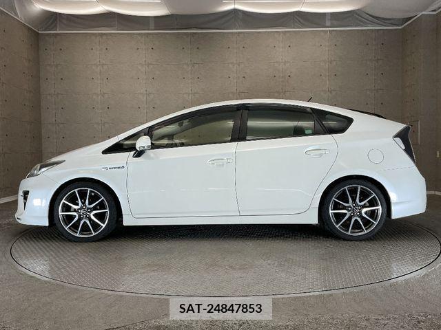 Toyota PRIUS 2013-08 240667-7