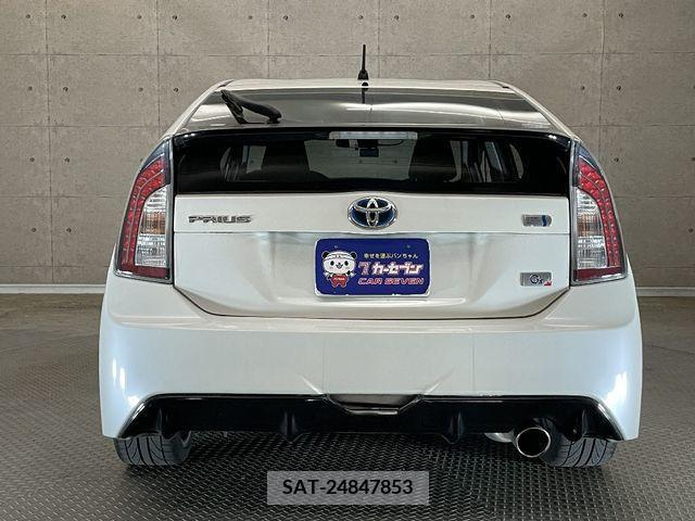 Toyota PRIUS 2013-08 240667-6