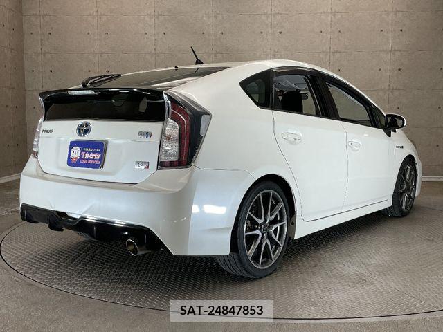 Toyota PRIUS 2013-08 240667-3