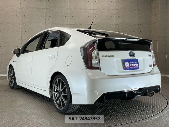 Toyota PRIUS 2013-08 240667-2