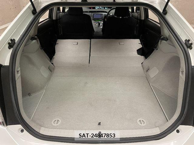 Toyota PRIUS 2013-08 240667-14