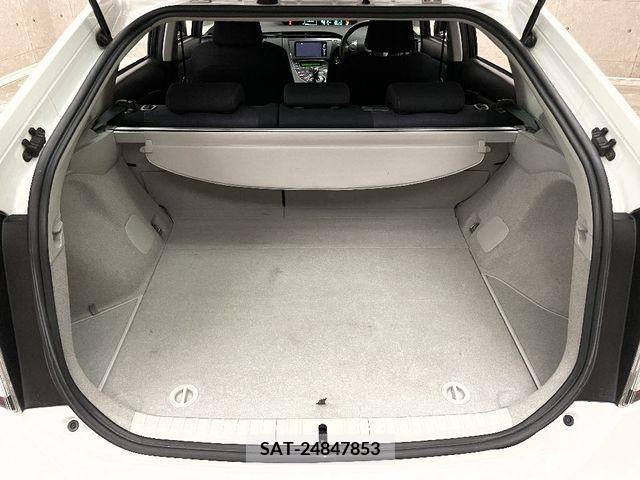 Toyota PRIUS 2013-08 240667-13
