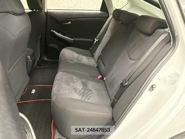 Toyota PRIUS 2013-08 240667-12