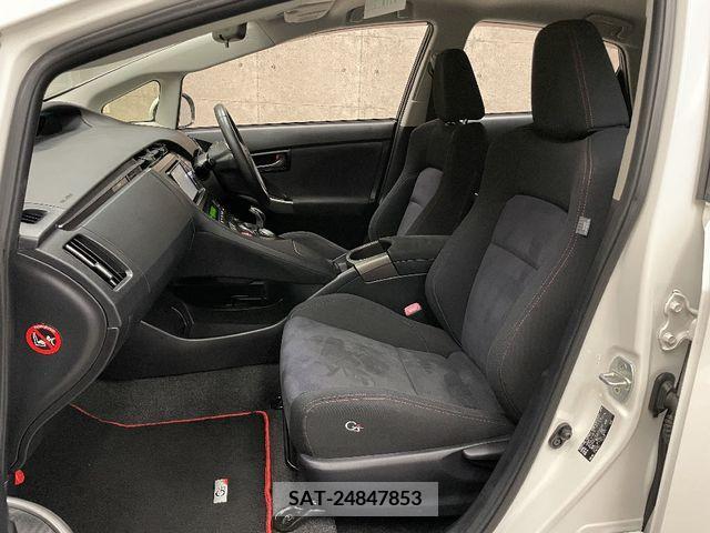 Toyota PRIUS 2013-08 240667-11
