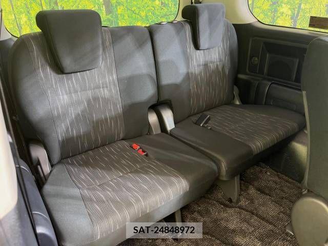 Toyota VOXY 2011-10 338027-10