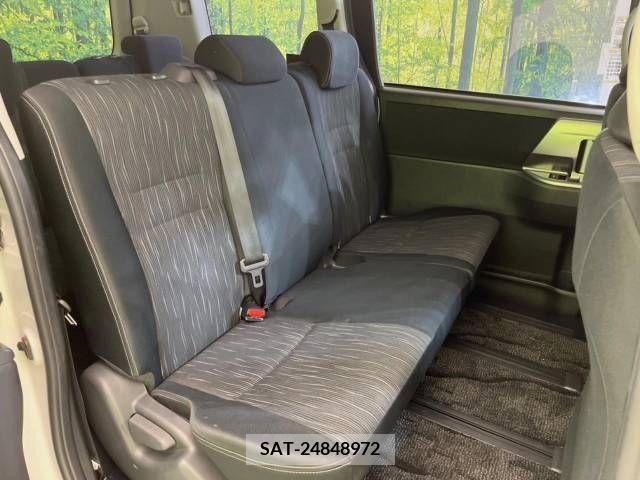 Toyota VOXY 2011-10 338027-9