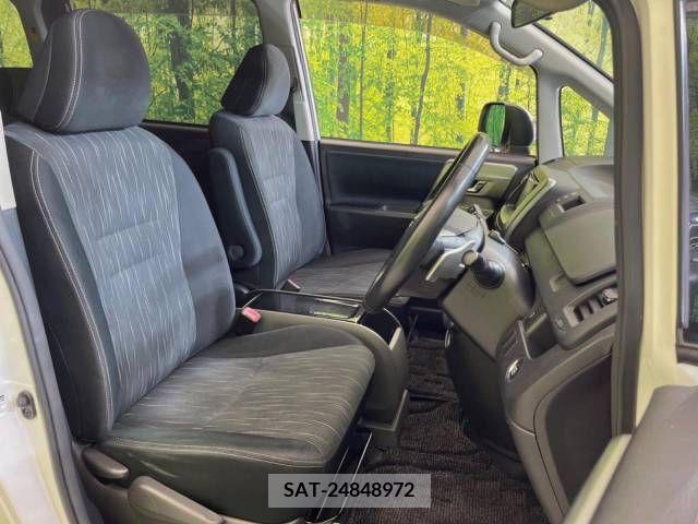 Toyota VOXY 2011-10 338027-8