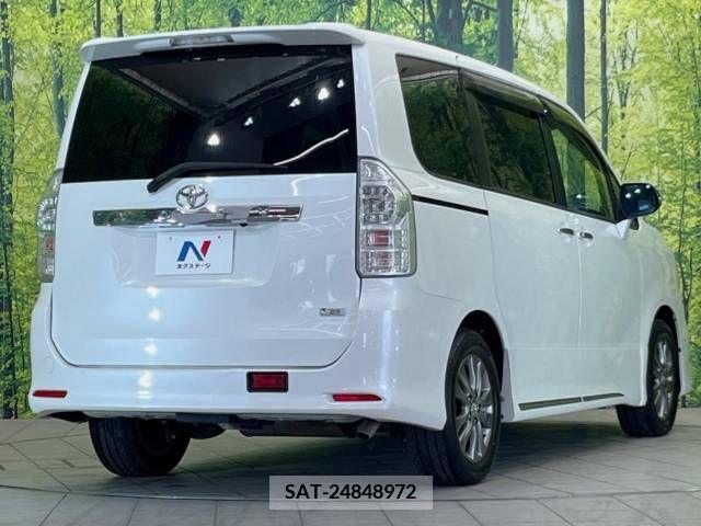 Toyota VOXY 2011-10 338027-17