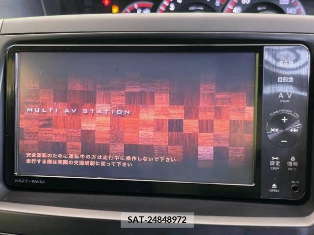 Toyota VOXY 2011-10 338027-3