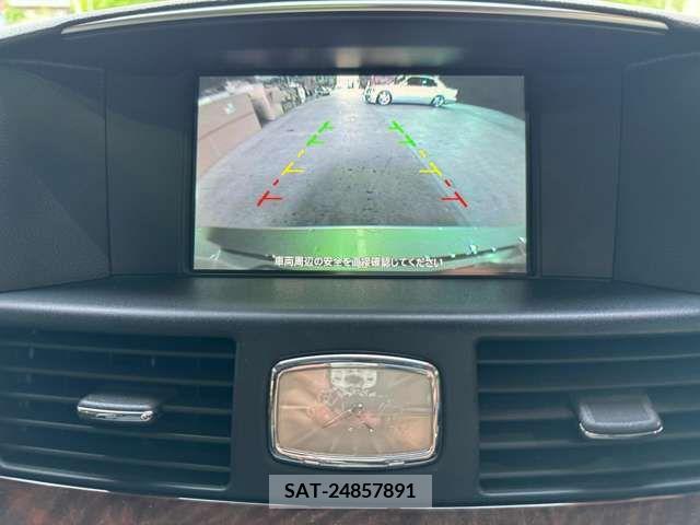 Nissan FUGA 2010-08 270657-19