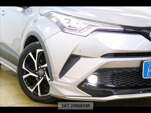 Toyota C-HR 2017-11 357856-24