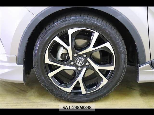 Toyota C-HR 2017-11 357856-23