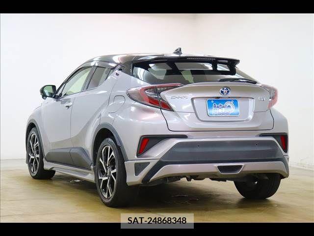 Toyota C-HR 2017-11 357856-19