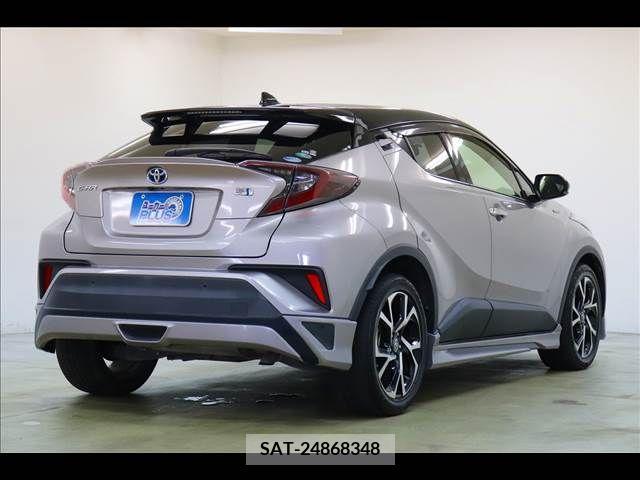 Toyota C-HR 2017-11 357856-18