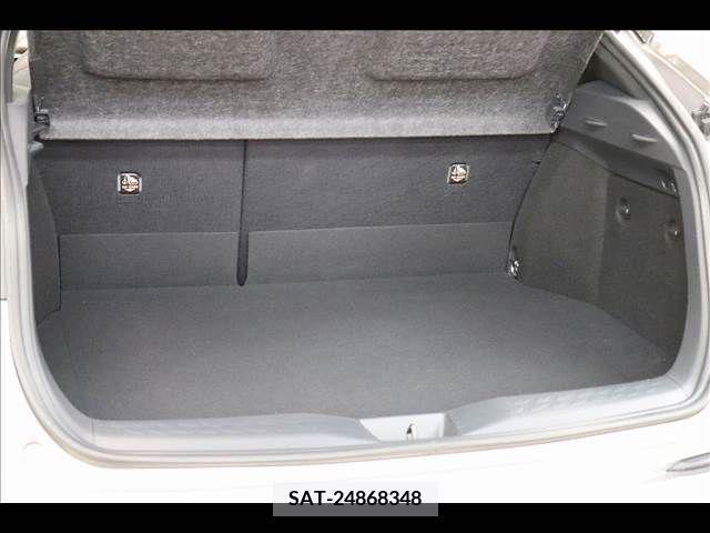 Toyota C-HR 2017-11 357856-13
