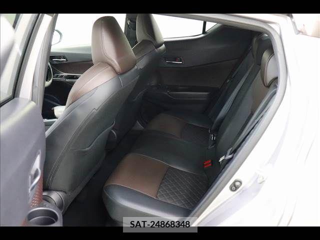 Toyota C-HR 2017-11 357856-12