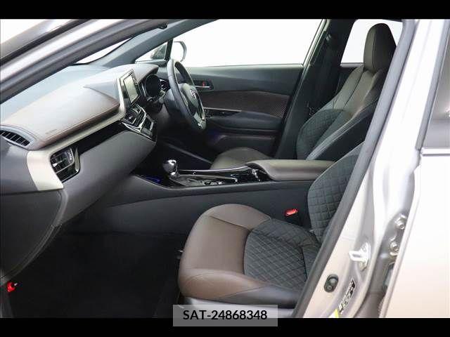 Toyota C-HR 2017-11 357856-11
