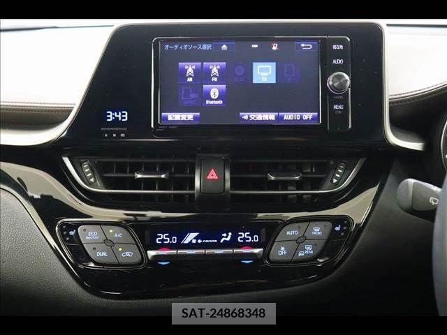 Toyota C-HR 2017-11 357856-29