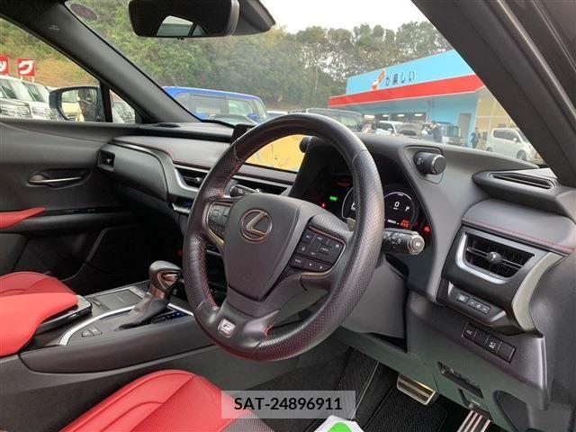 Lexus UX 2019-08 206828-15