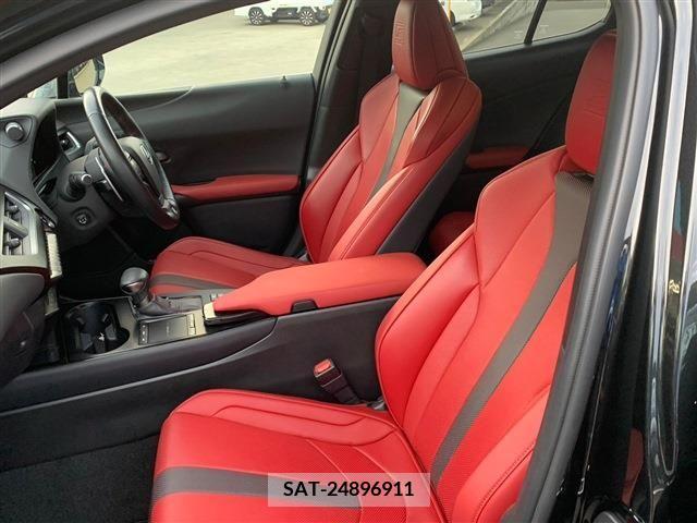 Lexus UX 2019-08 206828-2