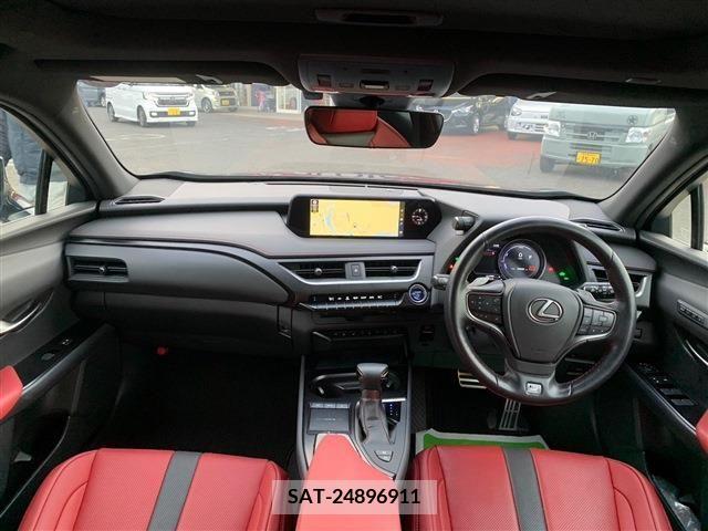 Lexus UX 2019-08 206828-1