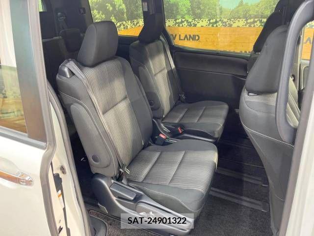 Toyota VOXY 2019-05 382026-9