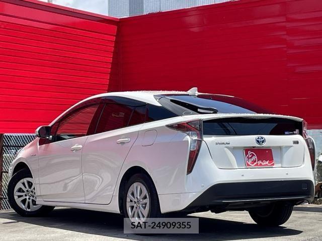 Toyota PRIUS 2017-01 322373-8