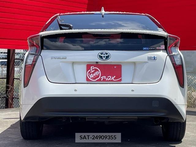 Toyota PRIUS 2017-01 322373-7