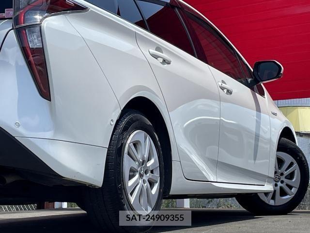 Toyota PRIUS 2017-01 322373-11