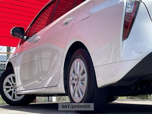 Toyota PRIUS 2017-01 322373-9