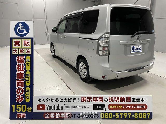 Toyota VOXY 2010-09 234167-1