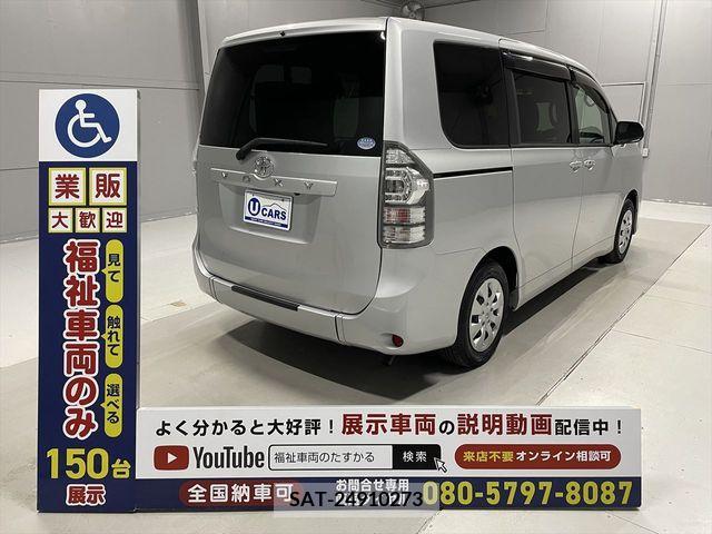 Toyota VOXY 2010-09 234167-2
