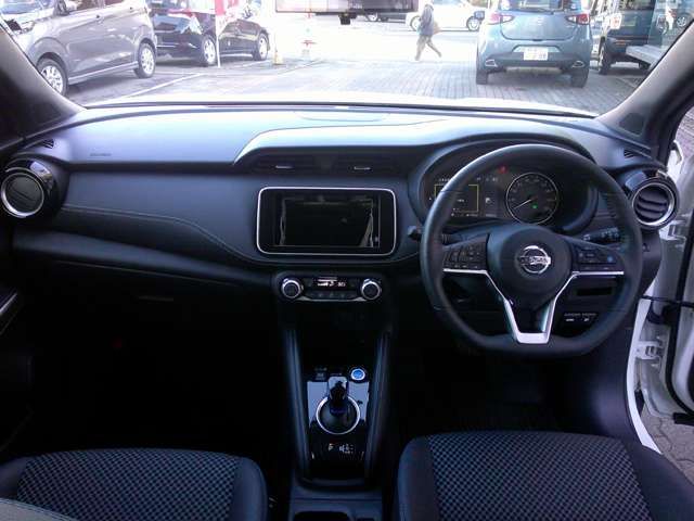 Nissan KICKS 2021-04 181479-2