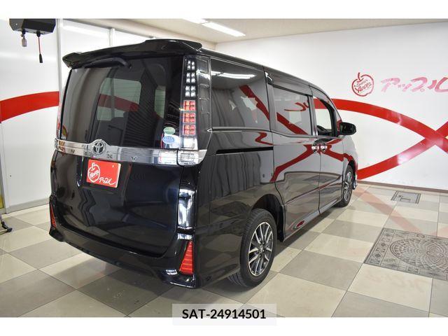 Toyota VOXY 2015-11 370516-25