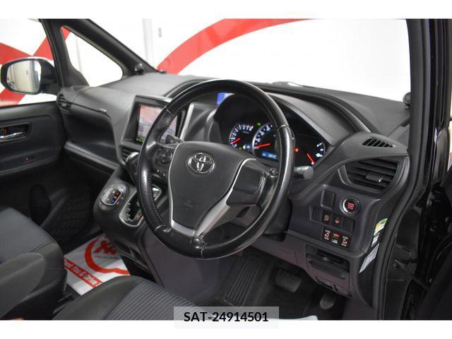 Toyota VOXY 2015-11 370516-6