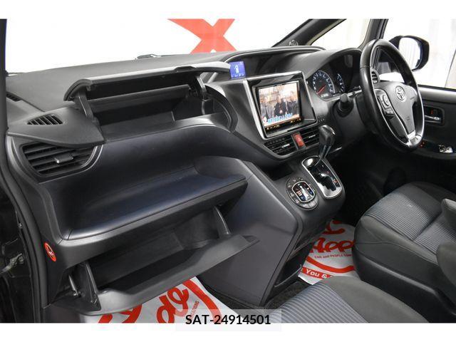 Toyota VOXY 2015-11 370516-17