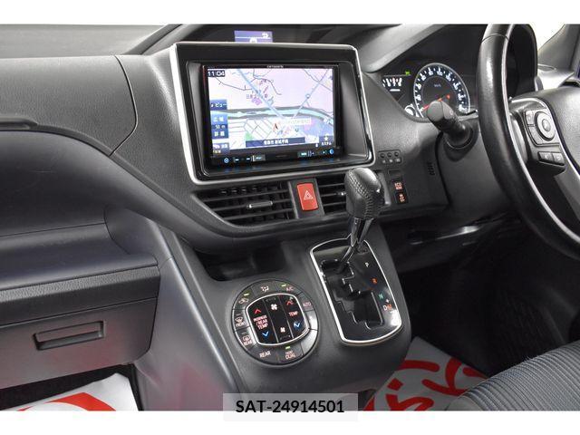 Toyota VOXY 2015-11 370516-18