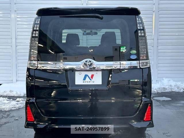 Toyota VOXY 2015-12 250212-15