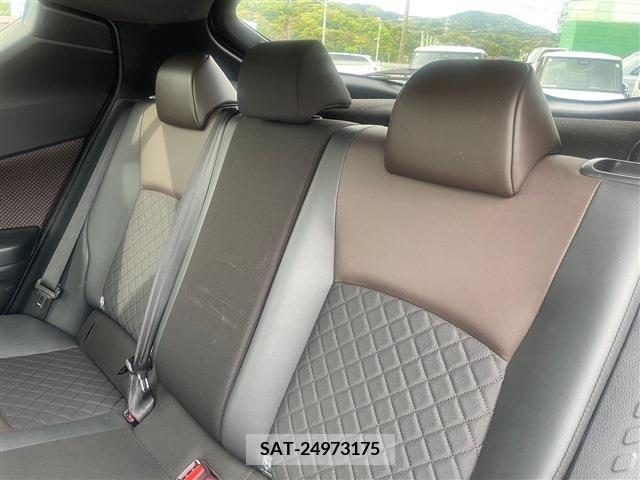 Toyota C-HR 2017-09 294869-3