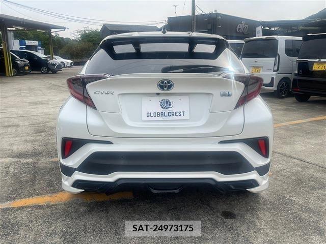 Toyota C-HR 2017-09 294869-11