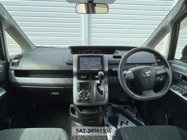 Toyota VOXY 2012-03 289220-1