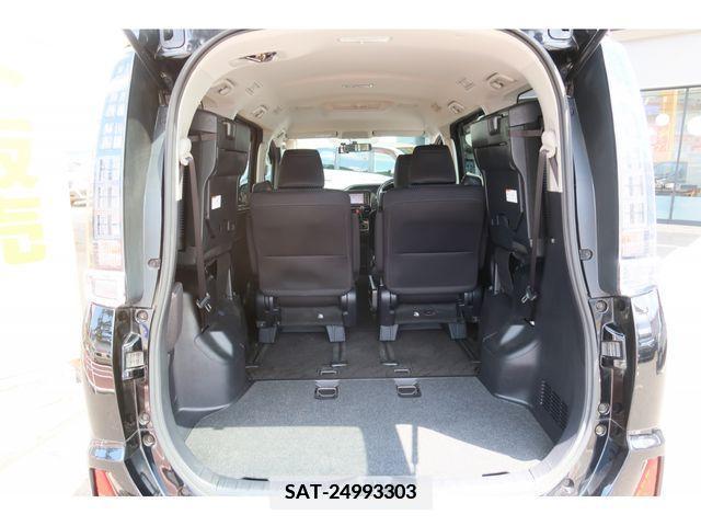 Toyota VOXY 2015-01 370376-26