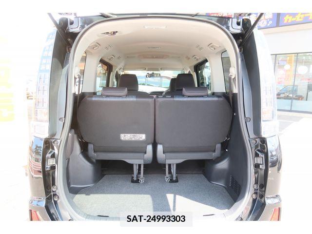 Toyota VOXY 2015-01 370376-25
