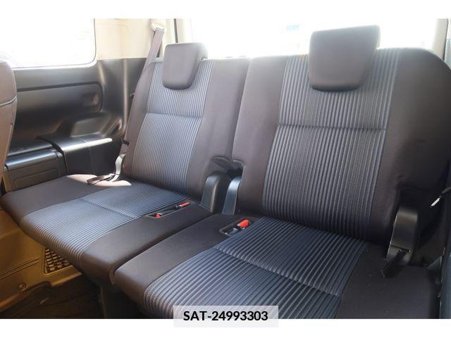 Toyota VOXY 2015-01 370376-24