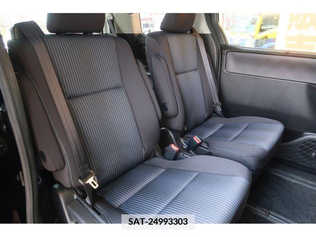 Toyota VOXY 2015-01 370376-21